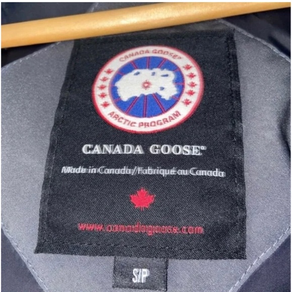 Canada Goose Trillium Parka for women.Grey. Small - Picture 8 of 12